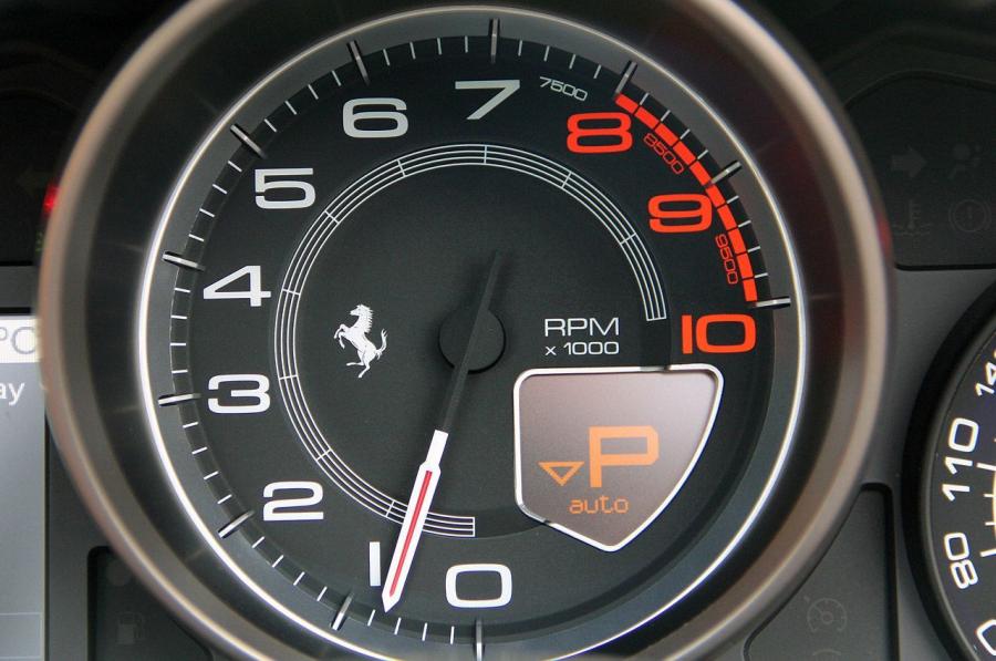 Панель приборов Ferrari California 30 2012 года  (фото 32 из 58)